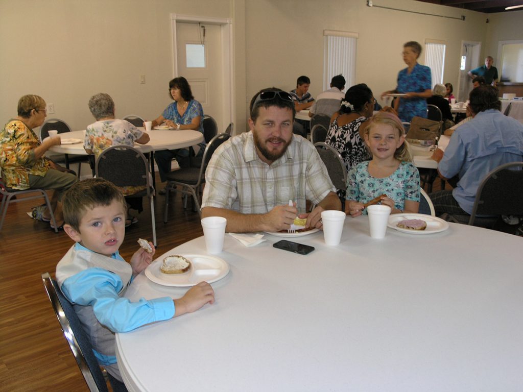 Dustin & kids eating breakfast